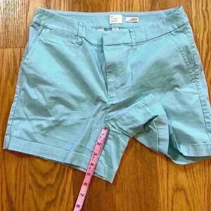 A New Day Women's Turquoise Flat Front Stretch Chino Shorts Size 4